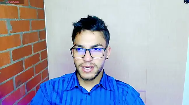 Snapshot of Leandro_valenzuela chatting on 03-13-25, 03:44 Leandro valenzuela online show from 03-13-25, 03:44