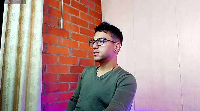 Snapshot of Leandro_valenzuela chatting on 03-13-25, 03:39 Leandro valenzuela online show from 03-13-25, 03:39