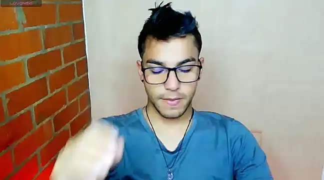 Snapshot of Leandro_valenzuela chatting on 03-13-25, 11:38 Leandro valenzuela online show from 03-13-25, 11:38