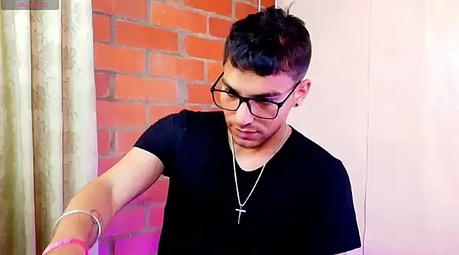 Snapshot of Leandro_valenzuela chatting on 03-14-25, 09:00 Leandro valenzuela online show from 03-14-25, 09:00