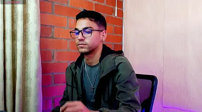 Snapshot of Leandro_valenzuela chatting on 03-15-25, 09:27 Leandro valenzuela online show from 03-15-25, 09:27