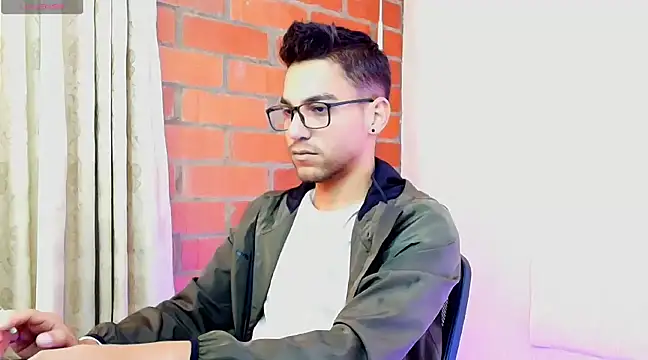 Snapshot of Leandro_valenzuela chatting on 03-17-25, 06:11 Leandro valenzuela online show from 03-17-25, 06:11