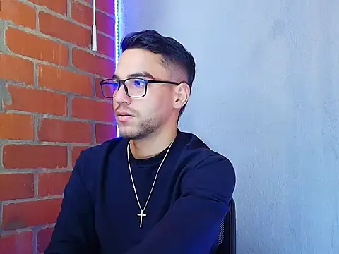 Snapshot of Leandro_valenzuela chatting on 09-21-25, 05:03 Leandro valenzuela online show from 09-21-25, 05:03