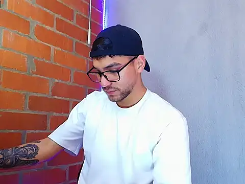 Snapshot of Leandro_valenzuela chatting on 09-29-25, 05:40 Leandro valenzuela online show from 09-29-25, 05:40