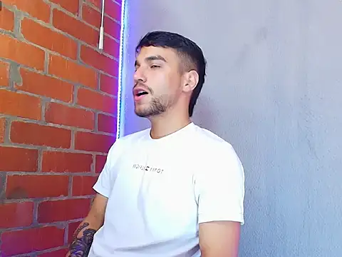 Snapshot of Leandro_valenzuela chatting on 10-01-25, 05:52 Leandro valenzuela online show from 10-01-25, 05:52