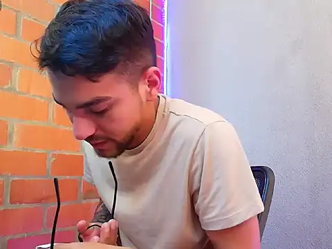 Snapshot of Leandro_valenzuela chatting on 10-04-25, 08:07 Leandro valenzuela online show from 10-04-25, 08:07