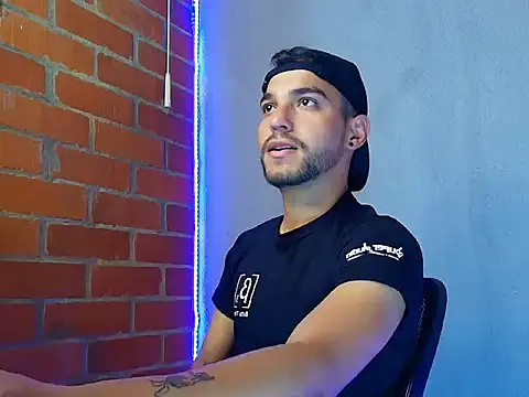 Snapshot of Leandro_valenzuela chatting on 10-24-25, 10:17 Leandro valenzuela online show from 10-24-25, 10:17