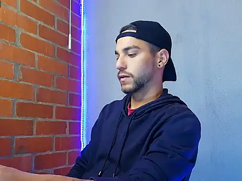 Snapshot of Leandro_valenzuela chatting on 10-27-25, 08:02 Leandro valenzuela online show from 10-27-25, 08:02