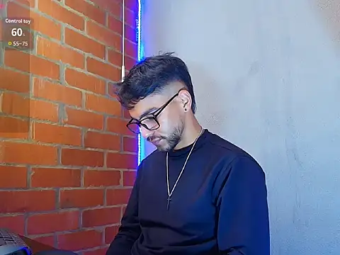 Snapshot of Leandro_valenzuela chatting on 10-29-25, 03:25 Leandro valenzuela online show from 10-29-25, 03:25