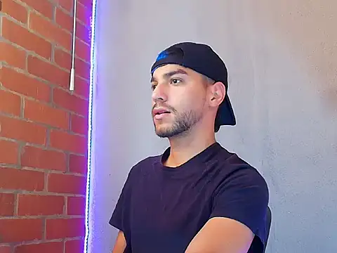 Snapshot of Leandro_valenzuela chatting on 11-11-25, 03:56 Leandro valenzuela online show from 11-11-25, 03:56