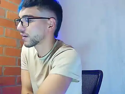 Snapshot of Leandro_valenzuela chatting on 11-13-25, 08:08 Leandro valenzuela online show from 11-13-25, 08:08