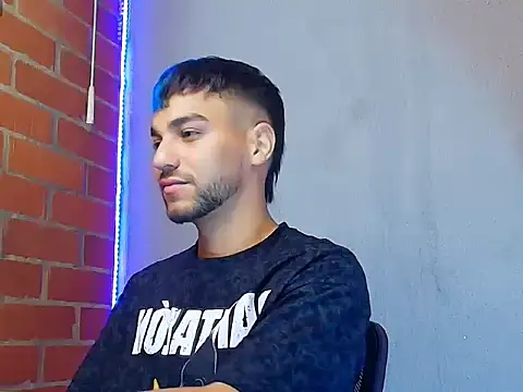 Snapshot of Leandro_valenzuela chatting on 11-14-25, 04:17 Leandro valenzuela online show from 11-14-25, 04:17