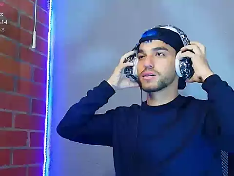 Snapshot of Leandro_valenzuela chatting on 11-17-25, 07:47 Leandro valenzuela online show from 11-17-25, 07:47