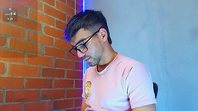 Snapshot of Leandro_valenzuela chatting on 11-25-25, 07:47 Leandro valenzuela online show from 11-25-25, 07:47