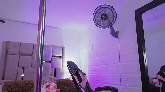 Snapshot of BonnieAnderson_ chatting on 11-13-25, 09:58 BonnieAnderson online show from 11-13-25, 09:58