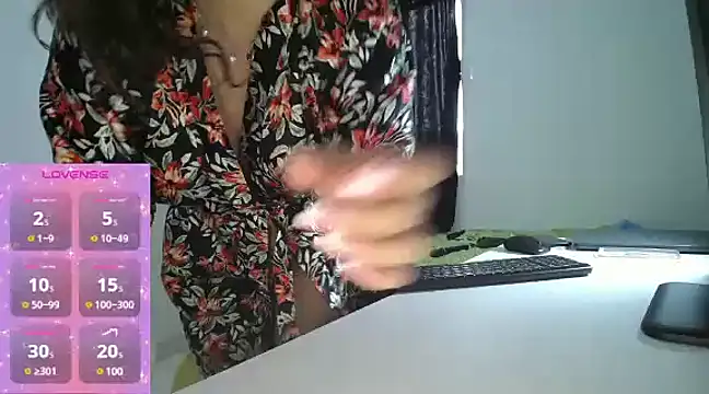 Snapshot of Estefany777 chatting on 01-10-25, 10:15 Estefany777 online show from 01-10-25, 10:15