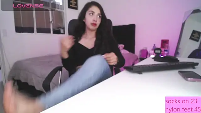 Estefany777 online show from 06-10-26, 10:08
