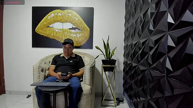 Snapshot of Jhonatan_Morales_S chatting on 10-18-25, 11:27 Jhonatan Morales S online show from 10-18-25, 11:27