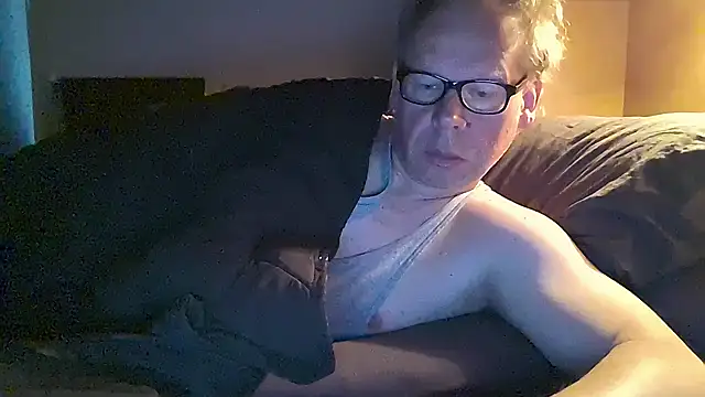 Snapshot of kinkyslet8 chatting on 04-12-26, 06:18 kinkyslet8 online show from 04-12-26, 06:18