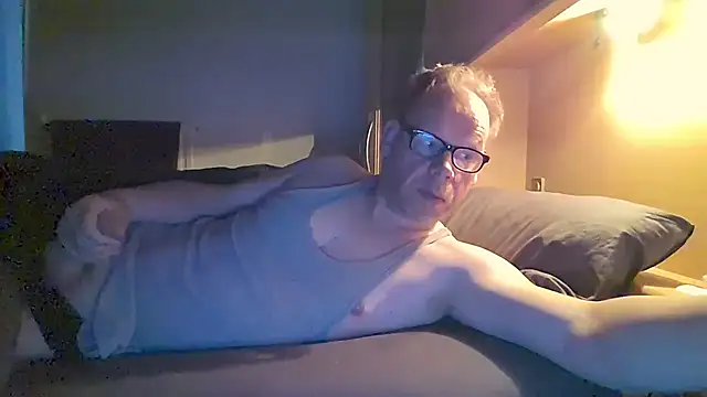 Snapshot of kinkyslet8 chatting on 04-20-26, 06:05 kinkyslet8 online show from 04-20-26, 06:05