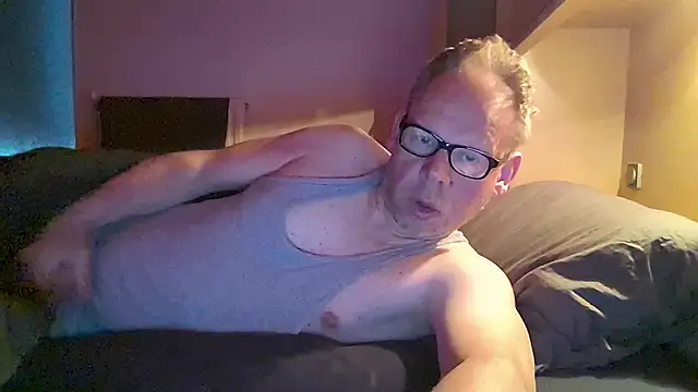 Snapshot of kinkyslet8 chatting on 05-03-26, 06:30 kinkyslet8 online show from 05-03-26, 06:30