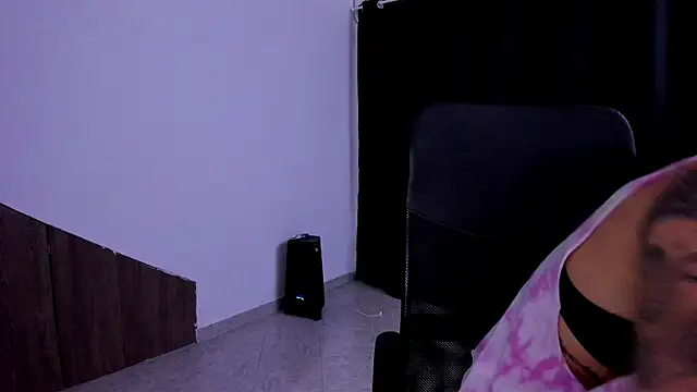 Snapshot of Charlee_pink chatting on 09-11-25, 02:00 Charlee pink online show from 09-11-25, 02:00