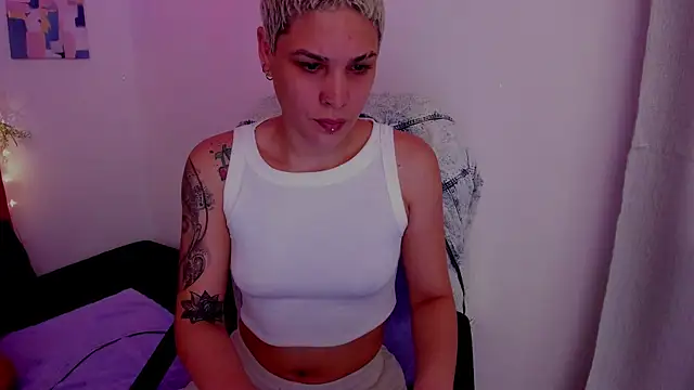 Snapshot of Charlee_pink chatting on 10-05-25, 05:00 Charlee pink online show from 10-05-25, 05:00