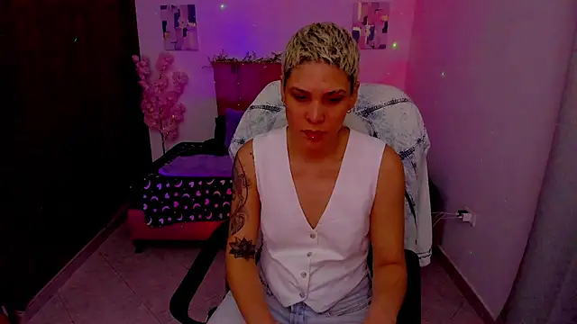 Snapshot of Charlee_pink chatting on 10-07-25, 01:14 Charlee pink online show from 10-07-25, 01:14
