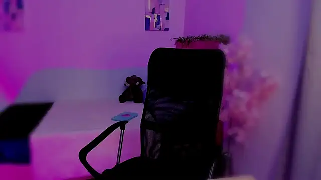 Charlee pink online show from 11-15-25, 07:21