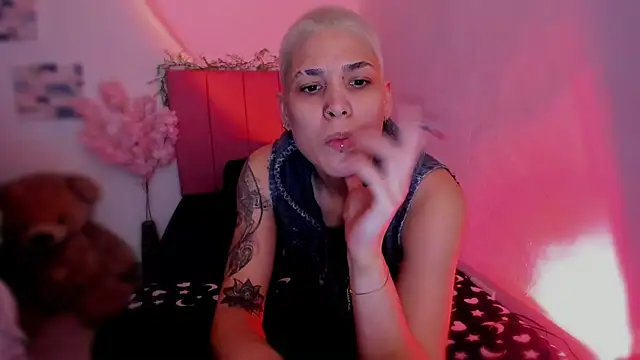 Charlee pink online show from 02-15-26, 03:25