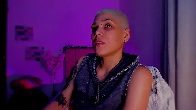 Charlee pink online show from 02-25-26, 04:44