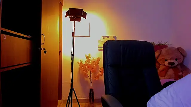 Charlee pink online show from 04-17-26, 06:22