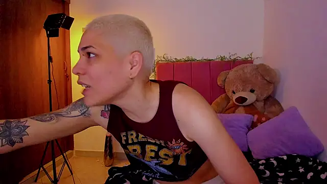 Charlee pink online show from 04-21-26, 07:28