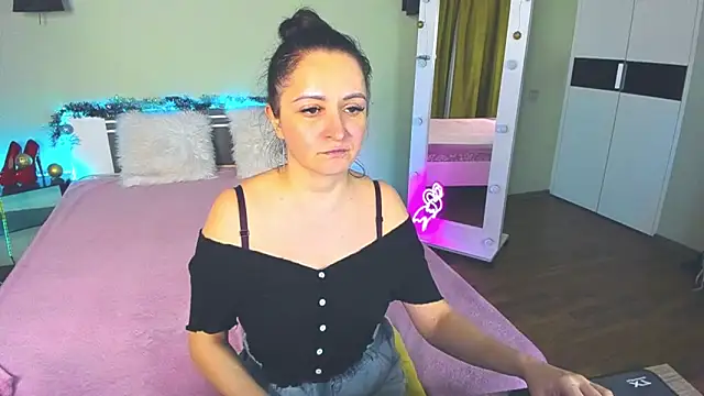 Snapshot of AngellLika chatting on 12-15-24, 04:59 AngellLika online show from 12-15-24, 04:59
