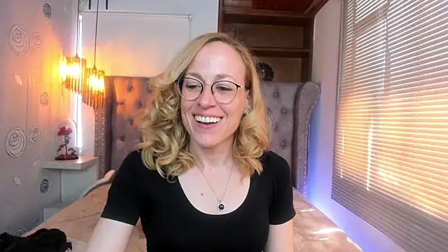 Snapshot of SammySanders chatting on 01-18-25, 06:10 SammySanders online show from 01-18-25, 06:10