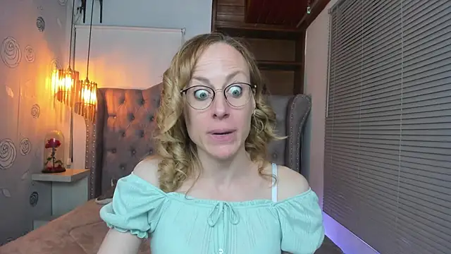 Snapshot of SammySanders chatting on 03-07-25, 11:16 SammySanders online show from 03-07-25, 11:16