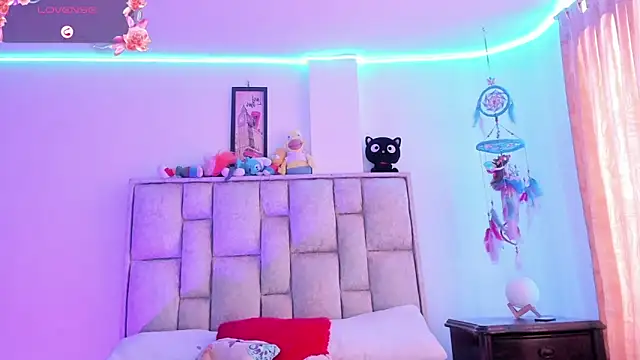 Snapshot of brianaGuzman chatting on 10-12-25, 05:12 brianaGuzman online show from 10-12-25, 05:12