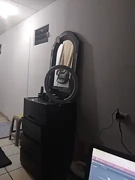 Tripisv online show from 11-18-25, 04:06