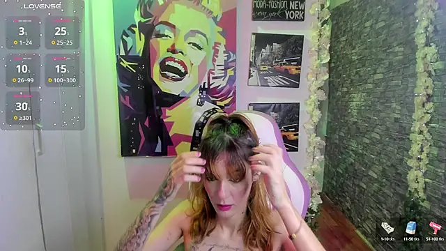 Snapshot of katt__black__ chatting on 09-30-25, 08:58 katt black online show from 09-30-25, 08:58