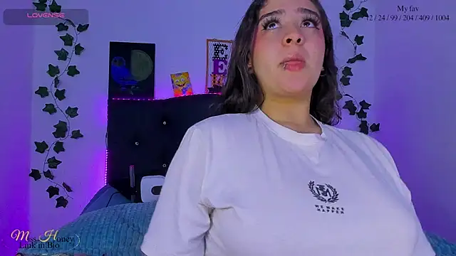 Snapshot of Mxss_Honey chatting on 03-10-25, 03:23 Mxss Honey online show from 03-10-25, 03:23