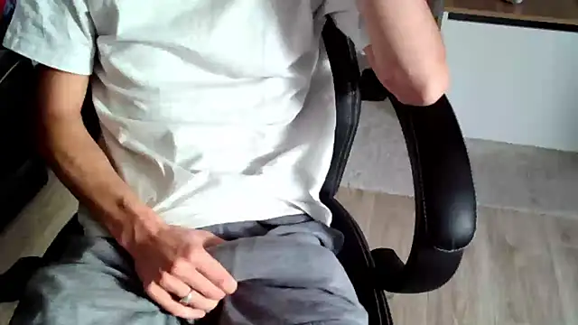 ElViko11 online show from 10-27-25, 01:48