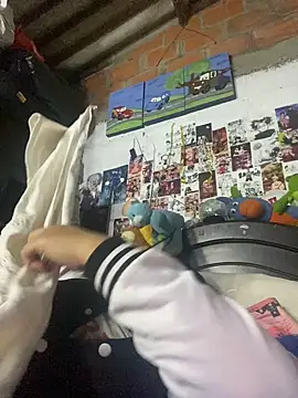 dafne19  online show from 11-18-25, 05:01