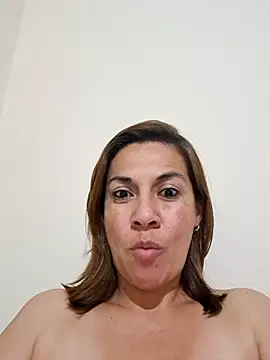 Snapshot of Zaralu_ chatting on 12-18-24, 03:47 Zaralu online show from 12-18-24, 03:47