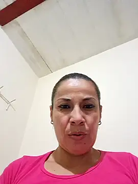 Snapshot of Zaralu_ chatting on 12-23-24, 10:44 Zaralu online show from 12-23-24, 10:44