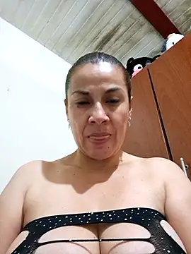 Snapshot of Zaralu_ chatting on 09-12-25, 11:37 Zaralu online show from 09-12-25, 11:37