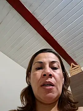 Snapshot of Zaralu_ chatting on 10-20-25, 05:13 Zaralu online show from 10-20-25, 05:13