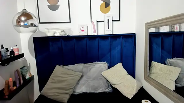 Snapshot of Alaia_Cute chatting on 07-09-26, 02:37 Alaia Cute online show from 07-09-26, 02:37