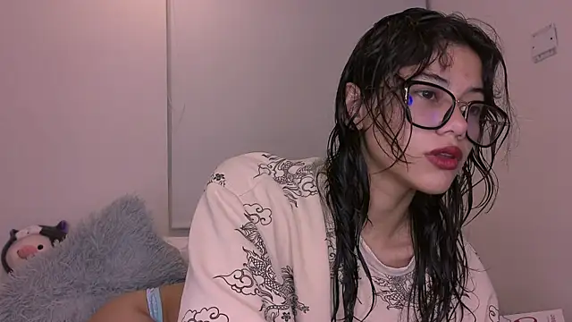 Snapshot of Lovely-allys chatting on 09-22-25, 02:02 Lovely-allys online show from 09-22-25, 02:02