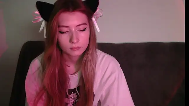 Snapshot of ErikaShyy chatting on 12-12-24, 01:49 ErikaShyy online show from 12-12-24, 01:49