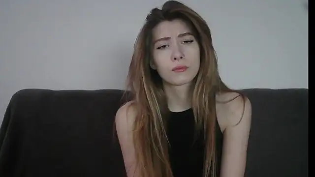 Snapshot of ErikaShyy chatting on 01-14-25, 01:28 ErikaShyy online show from 01-14-25, 01:28